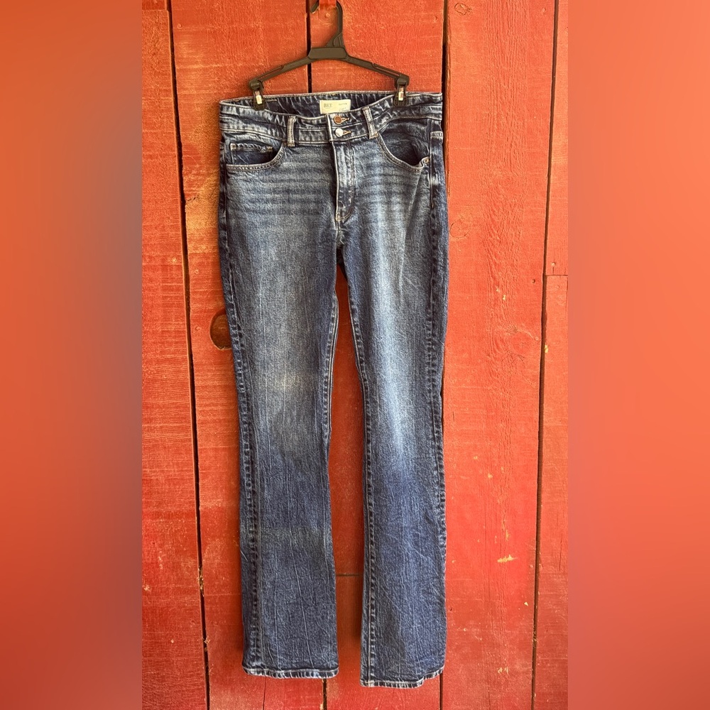Buckle Women's Medium Wash Boot Cut "Payton" Jeans - Blue